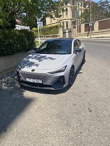 renault logan 2019: Changan Uni-V: 1.5 l | 2024 il 15400 km Sedan — 4