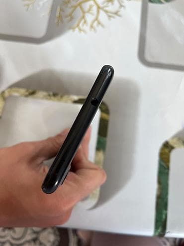 Telefon işlək vəzyətdədi üz izi barmaq izi hərşey işlyr sadəcə ekran