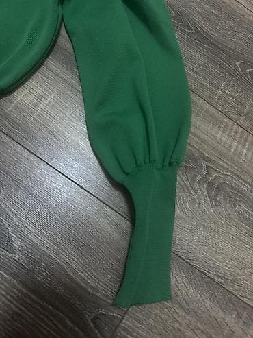green witch saat: Yaşıl rəngdə qadın bluzası - Model: uzunqol, balon formalı qol ucları — 2