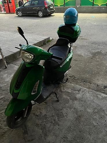 amg disklər: Yaşıl rəngli ZigZag skuter Xüsusiyyətlər: - Şəhərdaxili rahat və — 2