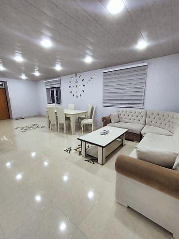 3 otaqlı geniş mənzil – müasir interyer - Geniş salon: künc divan