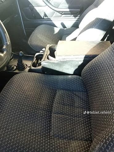 bmw disk: LADA Niva 4x4, ağ rəngli off-road SUV Xüsusiyyətlər: - Tam ötürücü — 4