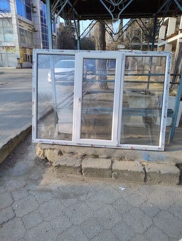 plastik pəncərə şəbəkə: Ağ rəngdə plastik pəncərə. Bu pəncərə, müxtəlif layihələrdə istifadə — 12