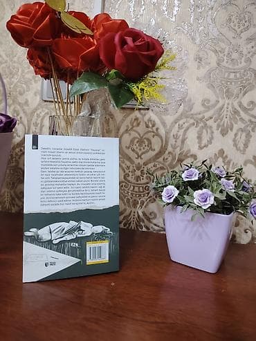 Velosiped aksesuarları: Məhsul: Kitab – “Xəyanət” Müəllif: Elxan Elatlının Nəşriyyat: TEAS — 2