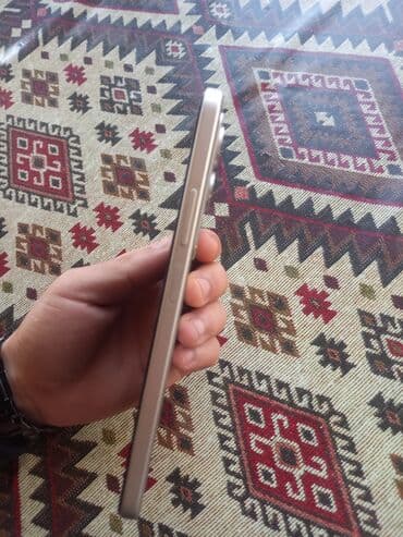 işlənməmiş telefonlar: Məhsul: Redmi smartfon Xüsusiyyətlər: - Korpus: düz kənarlı dizayn — 6