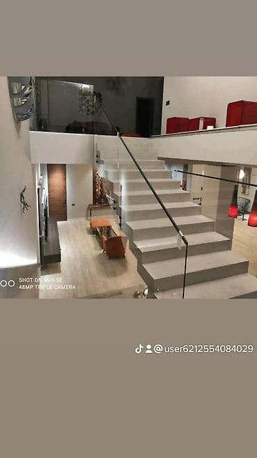 перегородка для лестницы: Müasir interyer üçün şüşə məhəccərli pilləkən - Minimalist, konsol — 1