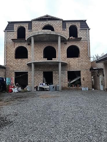 Fiqurlar: Elektrik ustası – ev və obyektlərdə elektrik işləri Peşəkar elektrik — 6