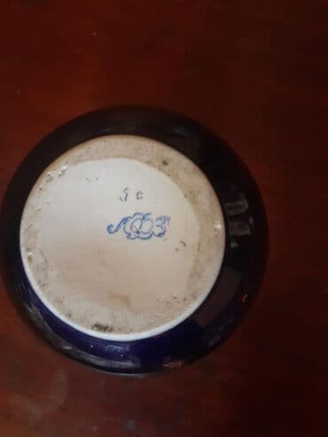 balaca pisik sekilleri: Qedimi vaza. Olcusu shekilde gorunur. 10 azn — 1