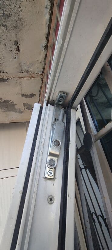 qapi zamoku qiymeti: PVC ikilaylı qapı.Türkiyə profildir.Hündürlük 220 smen 197 sm .Zamok — 4