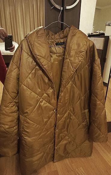 Gödəkçə qəhvəyi qızılı tonlarda müasir stilli. Çox az geyinilib