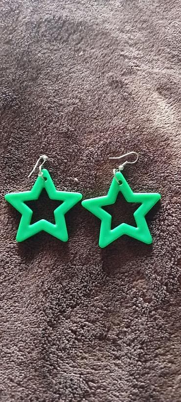 Neon-yaşıl ulduz formalı sırğalar - Forma: boşluq içli beşguşəli