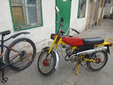 купить мапед: Sarı-çəhrayı rəng sxemində klassik moped. Xüsusiyyətlər: - Yüngül — 2