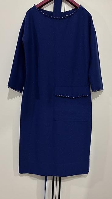 sumqa: Tünd kobalt-mavi rəngdə zərif don Alan şəxsə endirim ediləcək. Ortaq — 1