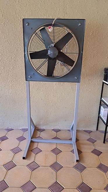 ventilator: Sənaye tipli ayaqüstü ventilyator - Güclü hava axını üçün geniş — 2
