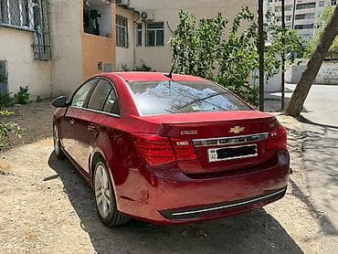 Nəqliyyat: Chevrolet Cruze sedan – qırmızı rəngdə, şəhər və tras üçün universal — 10