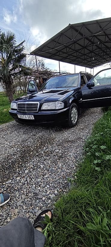 Mercedes-Benz 220: 2.2 l | 1998 il Universal