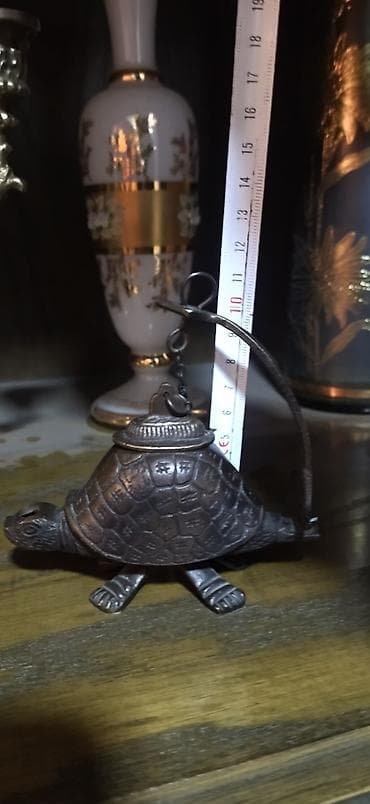 qedimi pullarin alinmasi: Məhsul: Bəzəkli tısbağa formalı yağ çırağı (bürünc) Təsvir: - — 5