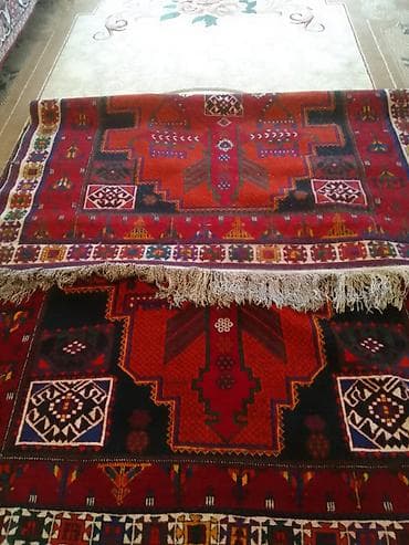 Qədimi üslubda əl toxuması xalça - Rənglər: dərin qırmızı, tünd