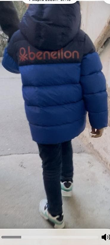 Uşaq geyimi və ayaqqabıları: Uşaq qış gödəkçəsi – Benetton (logo arxada) - Rəng: iki ton mavi — 1