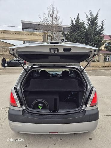 Kia Rio: 1.5 l | 2006 il Hetçbek
