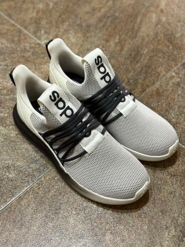 idman kişi şortları: Kisi idman ayaqqabısı – ağ/boz üstlük və qara detallarla — 1