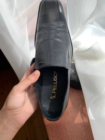 Səndəl və şəp-şüplər: PELUSO markası material : dəri 41 razmer 115 azne alınıb 30 azn — 6