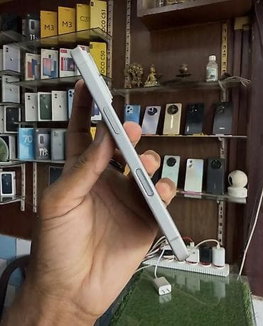 iphone e: IPhone 16, 128 GB, Ağ, Zəmanət, Simsiz şarj, Face ID — 5