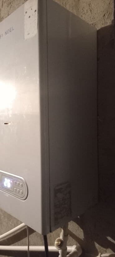 Fondel divar tipli kombi/qazanxana aparatı idyal vəzyətdədi isti su da — 2