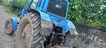 Mavi rəngli MTZ tipli təkərli traktor - Tam kabinalı quruluş, geniş — 7
