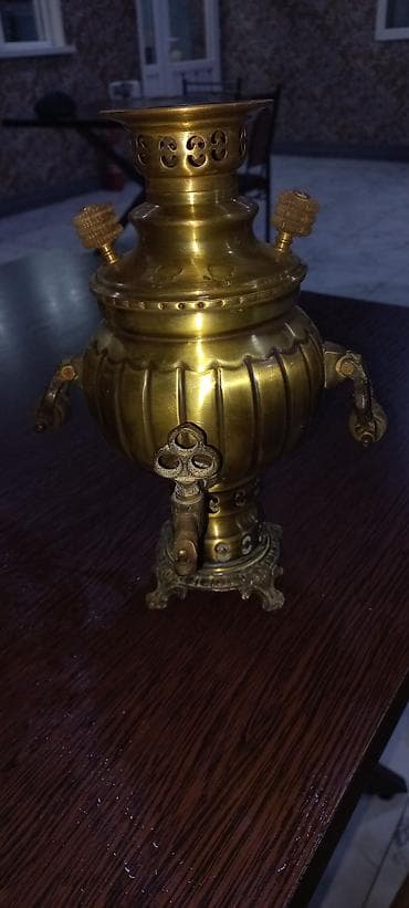 Misin samovar – Bir litre yahin, bədii oyma detallı, klassik “armud”