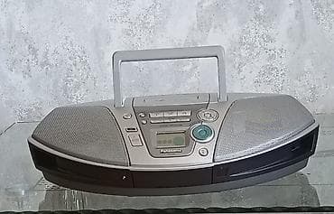 kaset çalar: Panasonic portativ audio mərkəz Xüsusiyyətlər: - CD pleyer (üst — 1