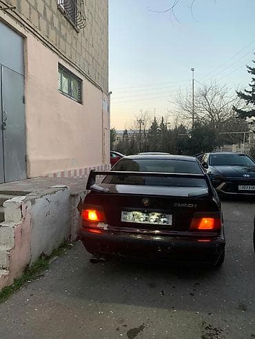 Avtomobil satışı: BMW 3 Seriyası E36 320i sedan - Ban növü: sedan, 4 qapı - Rəng: tünd — 3