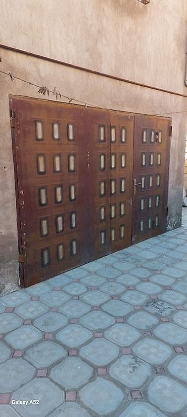 Двери и комплектующие: Железо Гаражные ворота, Распашные, Механические, цвет - Коричневый, С дверью, Нет кредита — 3