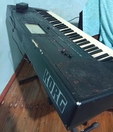 Sintezator, Korg — 4