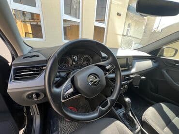 ucuz aftamabil: Skoda Rapid, qara rəng, sedan gövdə. Texniki və komfort — 7