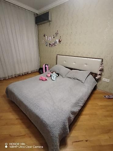 Taxt satılır,matras var,yaxşı vəzyetdədi.Qiymət 130man.UnvanHəzi