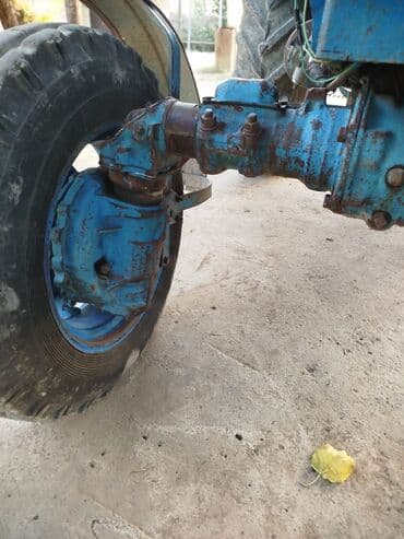 turbo az traktor belarus 82 xacmaz: Göy rəngli Belarus traktor. Traktor böyük kənd təsərrüfatı işləri üçün — 5