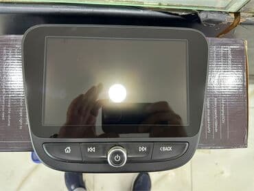 hyundai elantra monitor: Qara rəngdə, sensor ekranlı avtomobil maqnitofonu. Ön paneldə əsas — 1