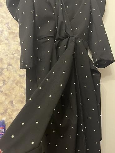 duz don modelleri: Qara rəngli, ağ xırda xallı uzun don - Dizayn: V-yaxa, üst hissədə — 3