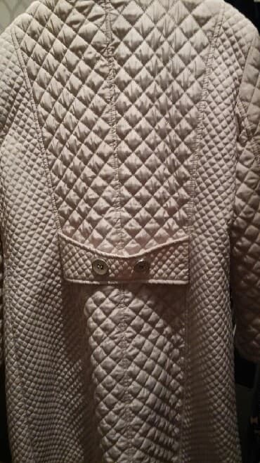 женский плащ новый: İncə tikişli sırıqlı plaş.Yaz və payız mövsümü üçündür.Çox az — 2