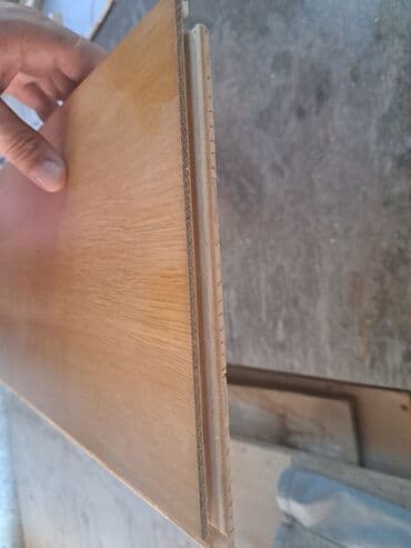 2ci əl laminat: Açıq rəngli taxta görünüşlü laminat tarket döşəmə paneli, evinizdə və — 2