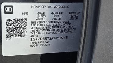 şuşe: Chevrolet Malibu: 1.5 l | 2023 il 140100 km Sedan — 9