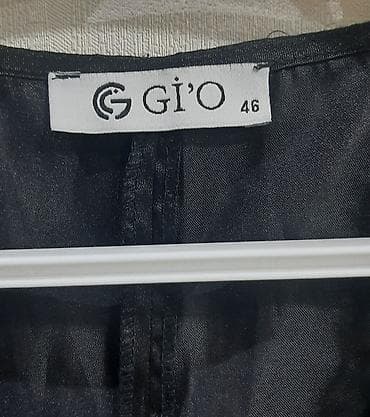 j4 2018 ekran: Qadın bluzu – GI’O, ölçü 46 - Rəng: qara - Model: qolsuz, V formalı — 2