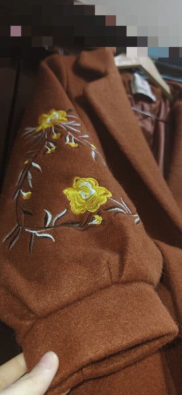 Kaşmir palto. Çox səliqəli və az geyinilib. Lady sharmdan alınıb