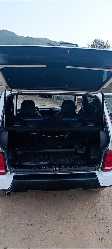 vaz 21006: Lada Niva Urban – ağ rəngli, 3 qapılı ofroud/SUV. Maşin bes kraskadı — 7