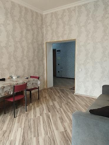 Mənzilin təsviri: - Geniş planlı, işıqlı otaqlar və hündür tavanlar -