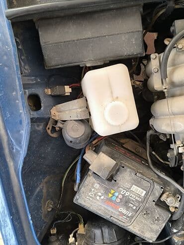 traktor yer qazan: VAZ 2107, mavi rəngli sedan Xüsusiyyətlər: - Kuzov: sedan, klassik — 8