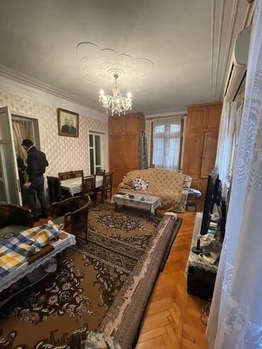 Bakı, Qaraçuxur qəs., 3 otaqlı, Köhnə tikili, m. Neftçilər, 70 kv. m