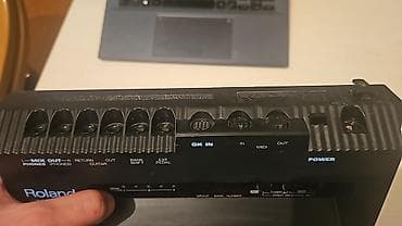 gitara simləri: Peavey Predator elektro gitarası və Roland GR-30 gitara sintezatoru — 2