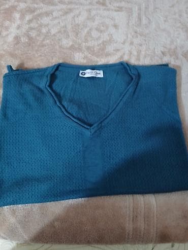 35m alinib 2xl 2defe maksimum geyinilib tund firuzeyi rengdedi 2XL